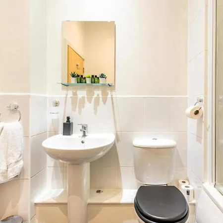 Apt-sleeps 4-contractors & Families Sheffield