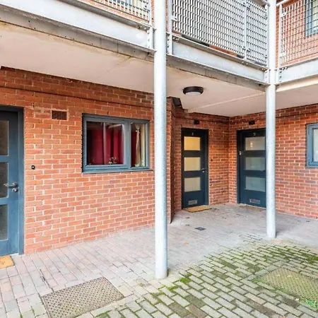 Apartment Apt-sleeps 4-contractors & Families *