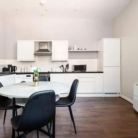 Apt-sleeps 4-contractors & Families * Sheffield